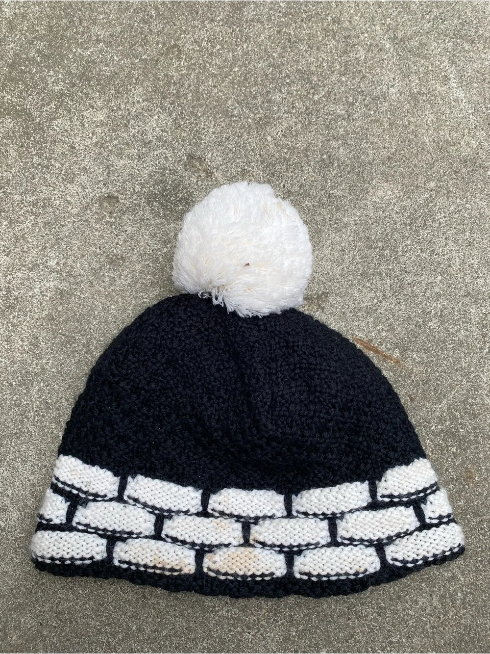 VTG Obermeyer Black Knit Winter Beanie White Brick Design Fuzzy Pom Pom